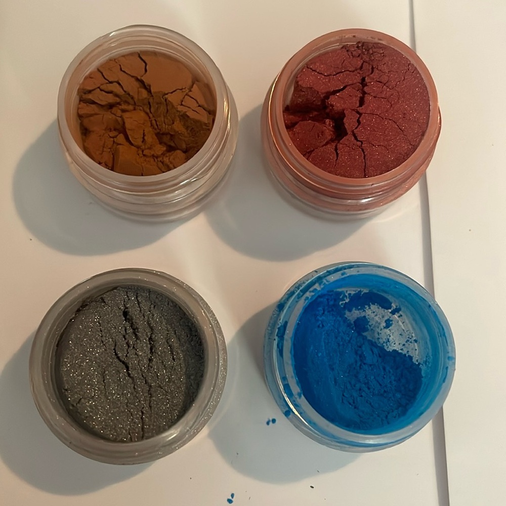 4 used dust eyeshadow